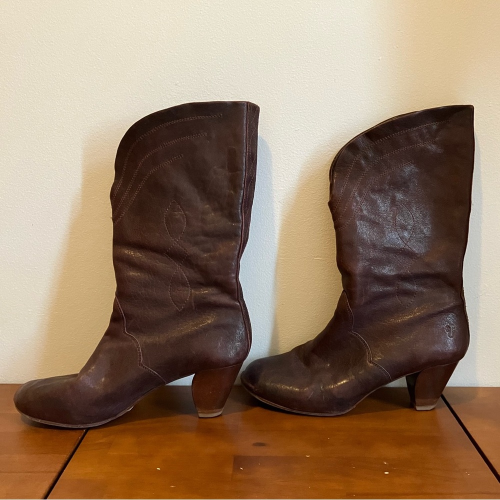 Frye Lisa pull-on stitch boots size 8.5